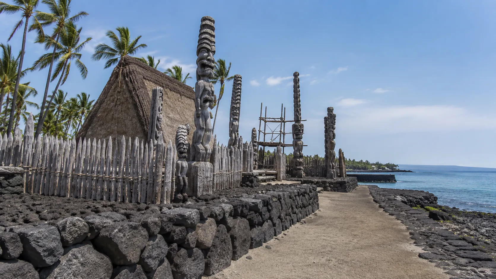 Historic and sacred sites in Big Island - Puuhonua o Honaunau with traditional kiʻi wooden statues
